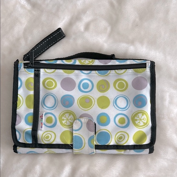 8/$20 Munchkin Colorful Polka Dot Travel Diaper Bag Organizer - Picture 1 of 3